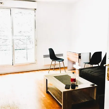Grand 2 Pieces, Paris Parking * Issy-les-Moulineaux